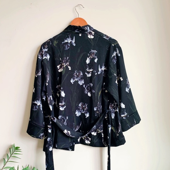 2 for $25 ✨ H&M Printed Kimono Blazer - Picture 2 of 2